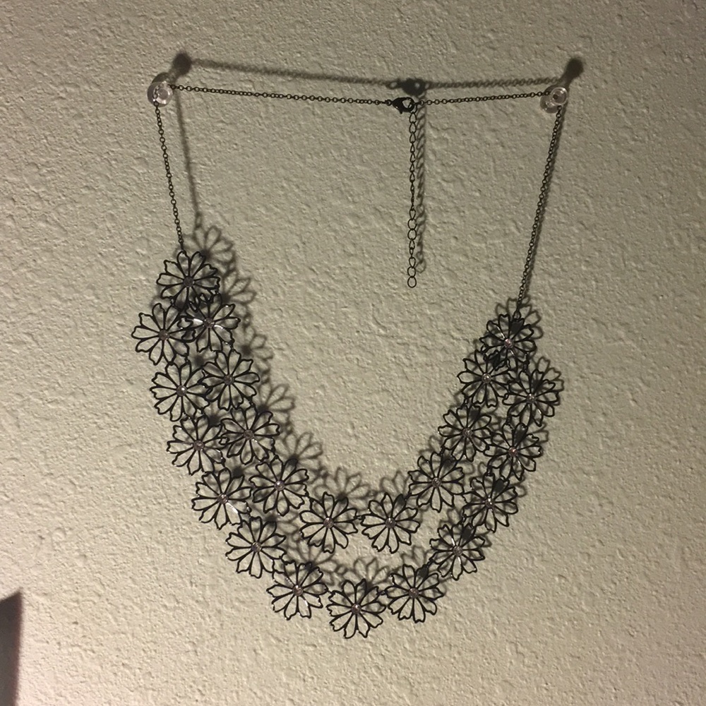 Flower necklace from Lovisa!